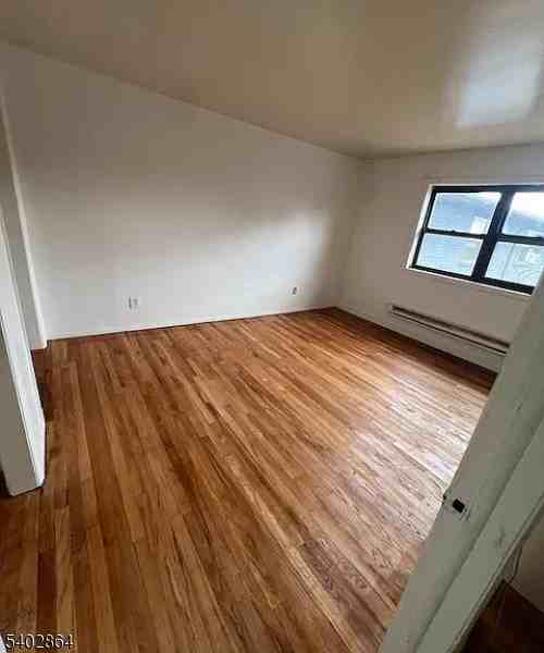 1266 Washington Ave Apt 9 - Photo 3 of 4