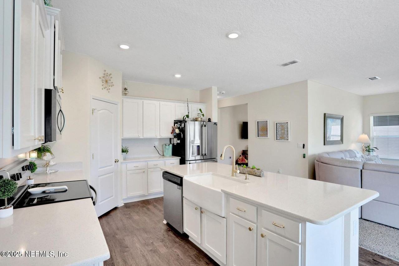 2235 Falling Star Ln - Photo 7 of 11