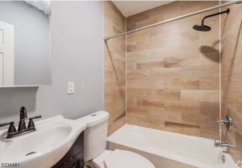 42-48 Essex St Unit 1 - Photo 4 of 4