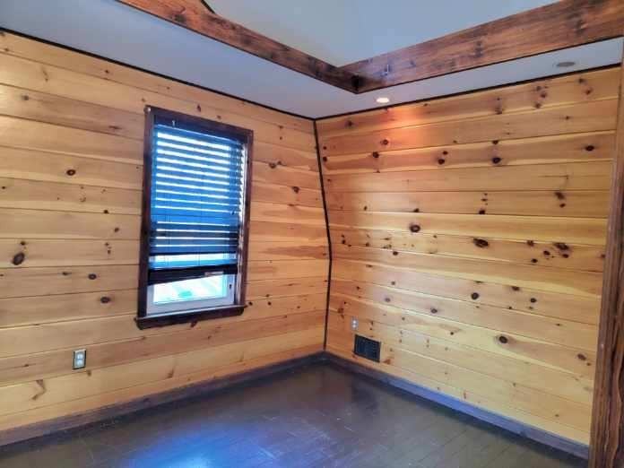 906 Center St - Photo 7 of 11