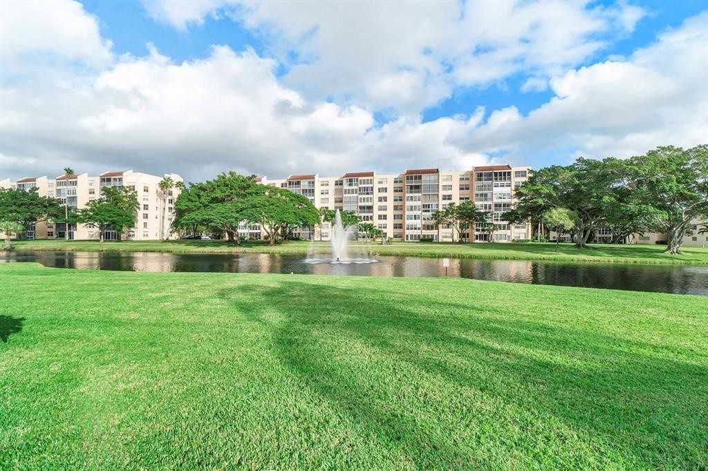 27 Abbey Ln - Photo 5 of 50