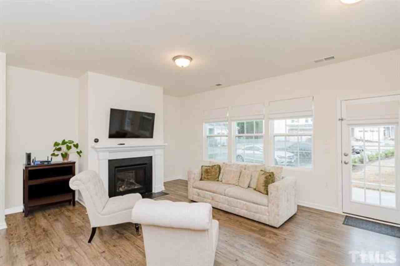 1118 Epiphany Rd - Photo 5 of 20