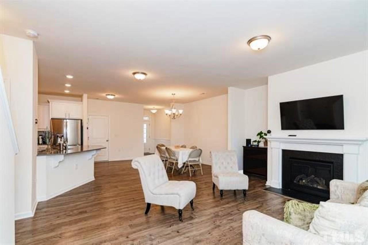 1118 Epiphany Rd - Photo 6 of 20