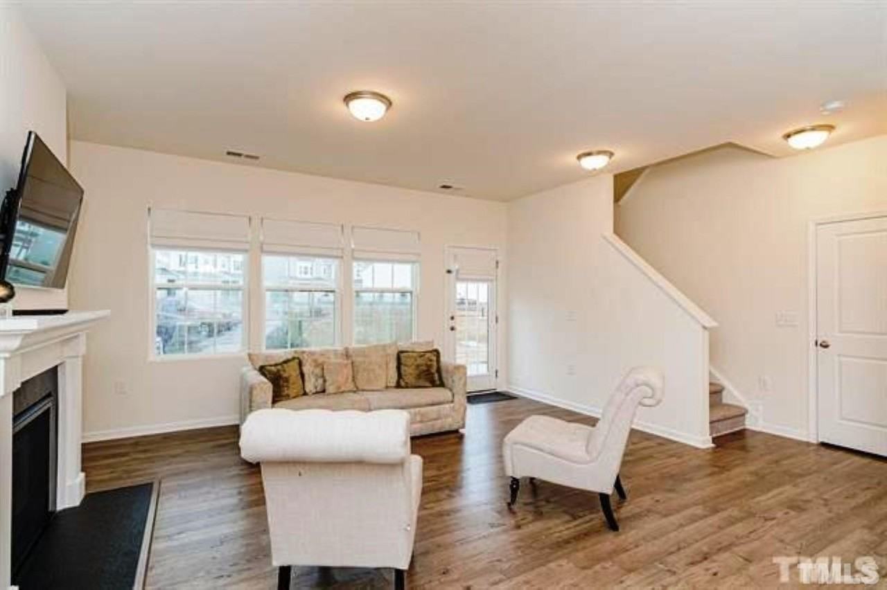 1118 Epiphany Rd - Photo 7 of 20