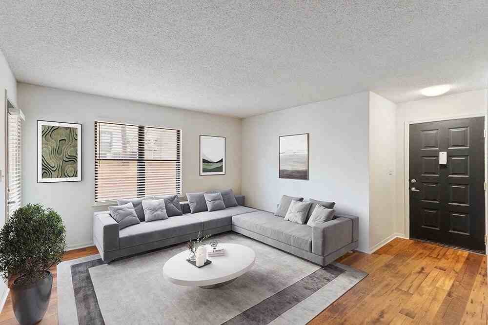 Grandstand - Photo 7 of 25