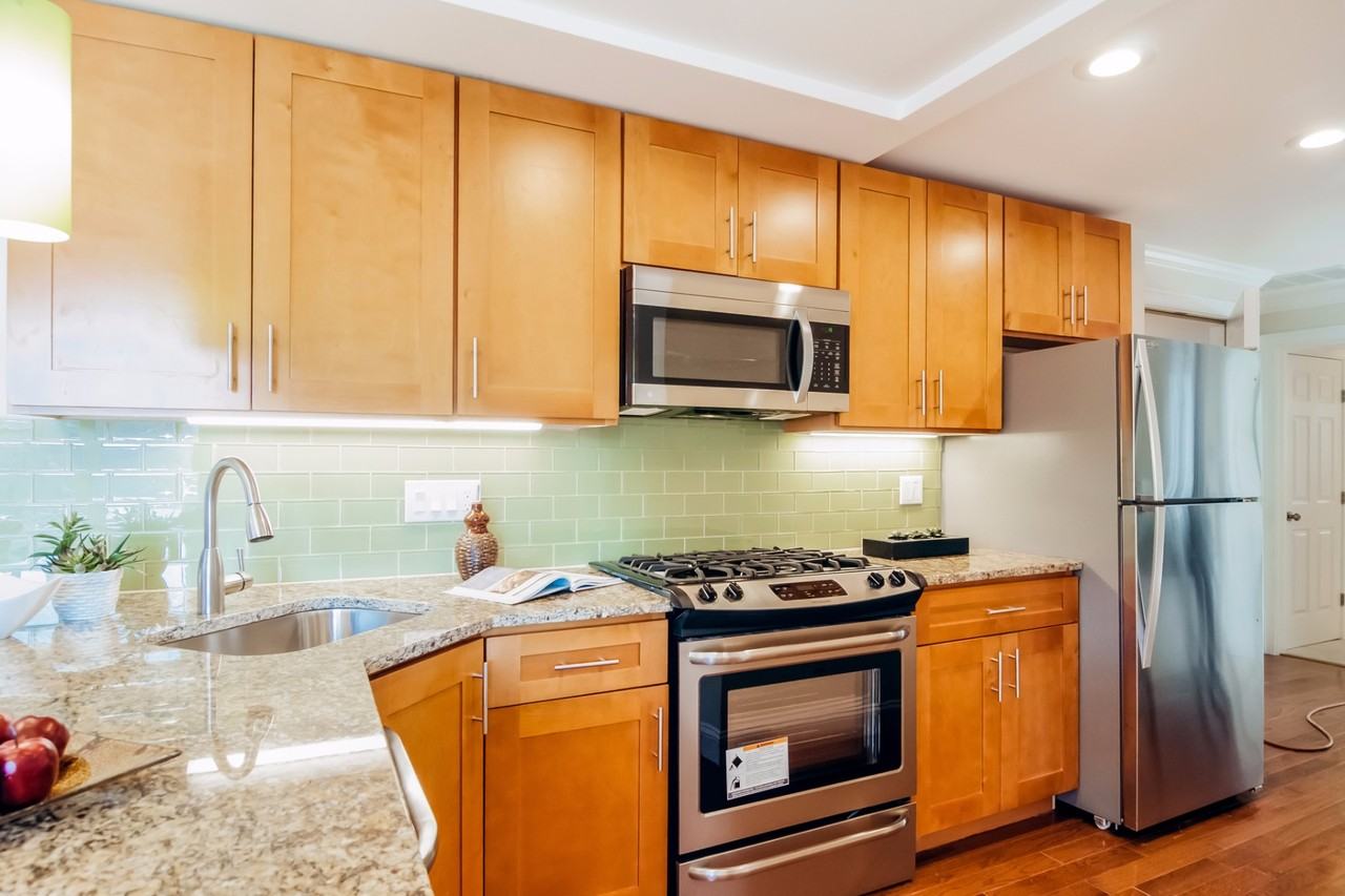 111 Maverick St #1 - Photo 5 of 15