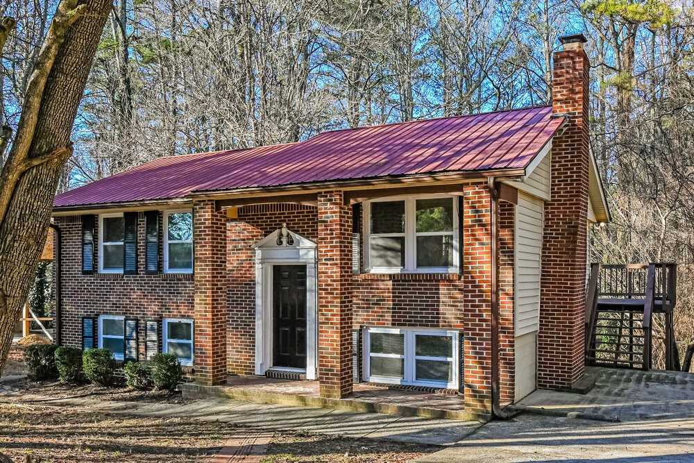 2870 Valley Brook Dr Sw - Photo 4 of 17