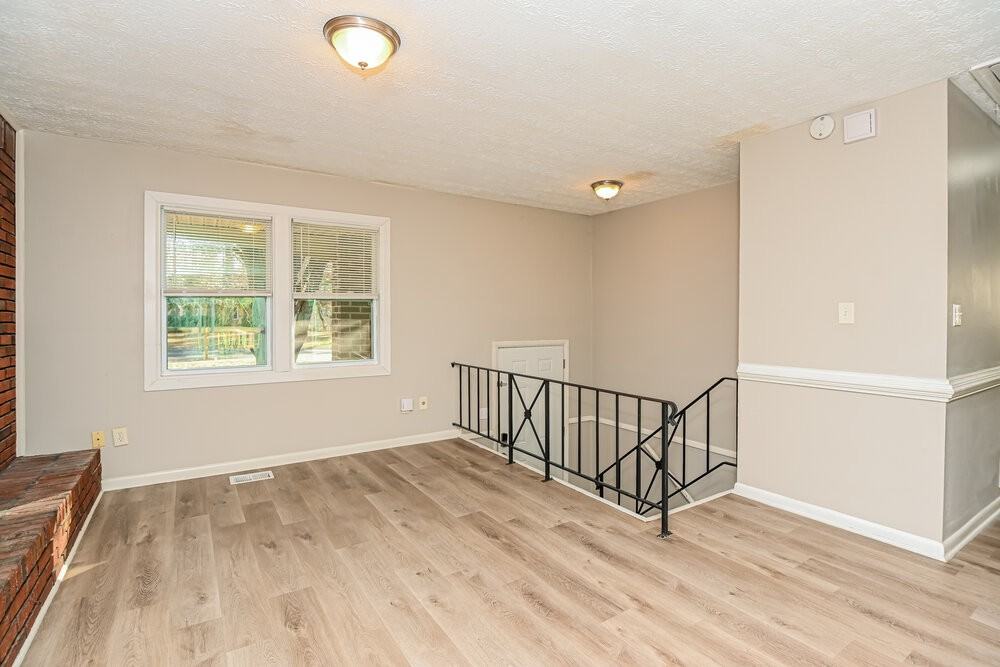 2870 Valley Brook Dr Sw - Photo 6 of 17