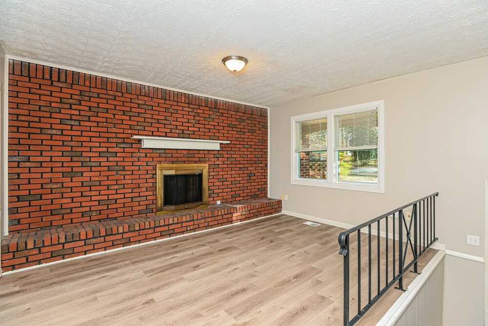 2870 Valley Brook Dr Sw - Photo 7 of 17