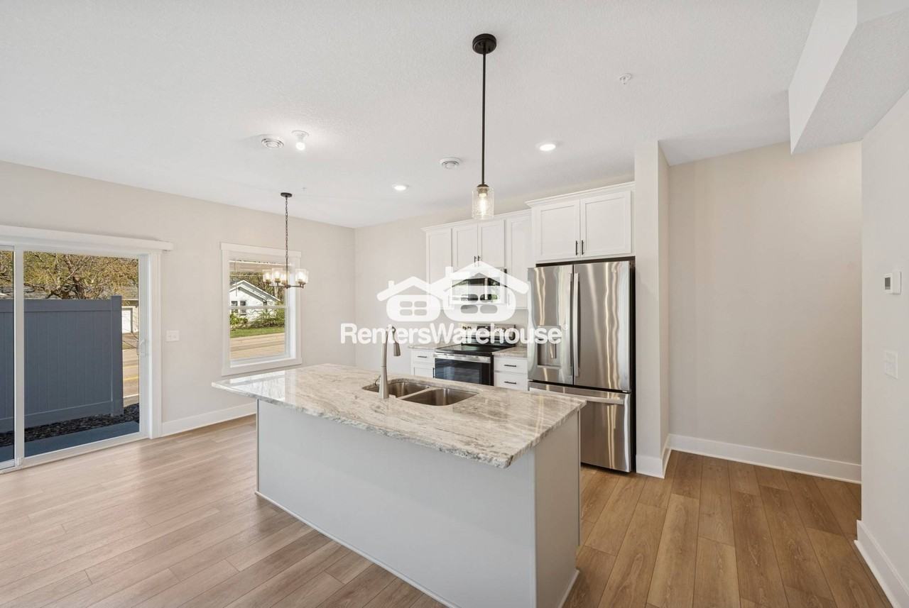 3413 Douglas Dr N - Photo 3 of 21