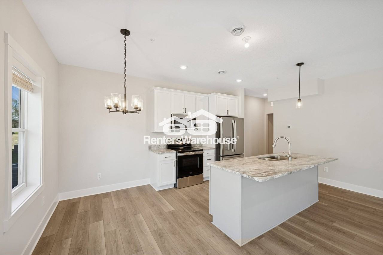 3413 Douglas Dr N - Photo 4 of 21