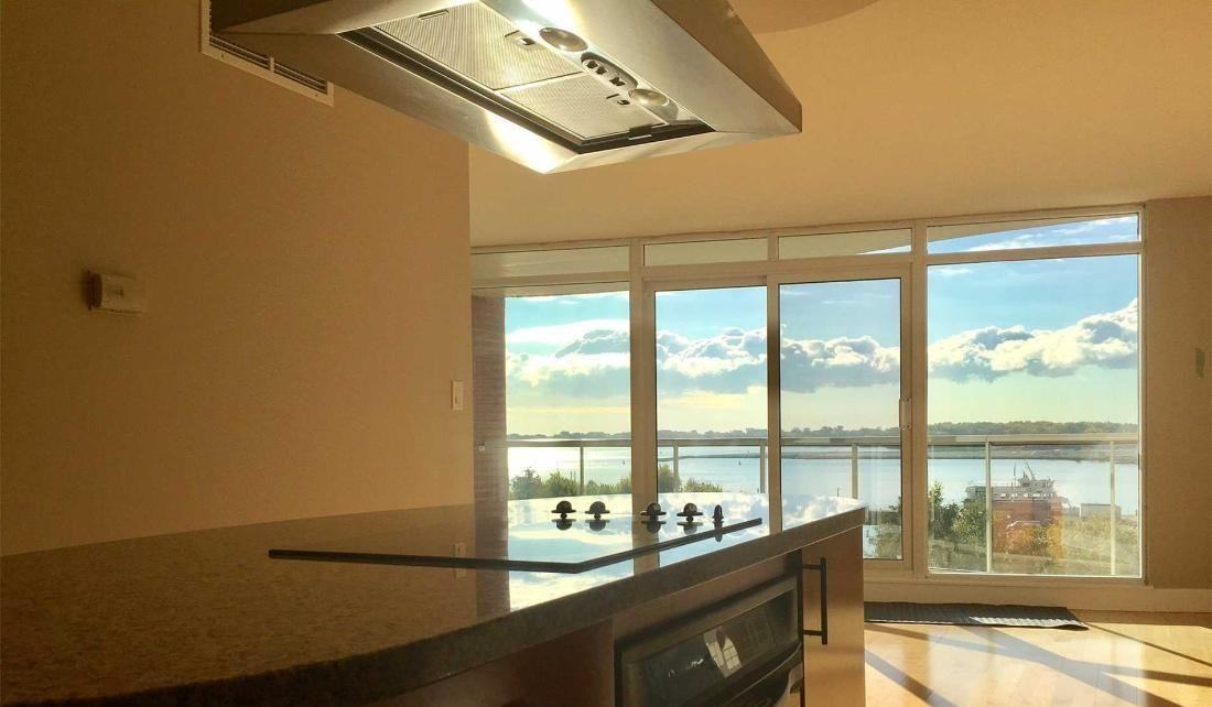 550 Queens Quay West - Photo 2 of 11