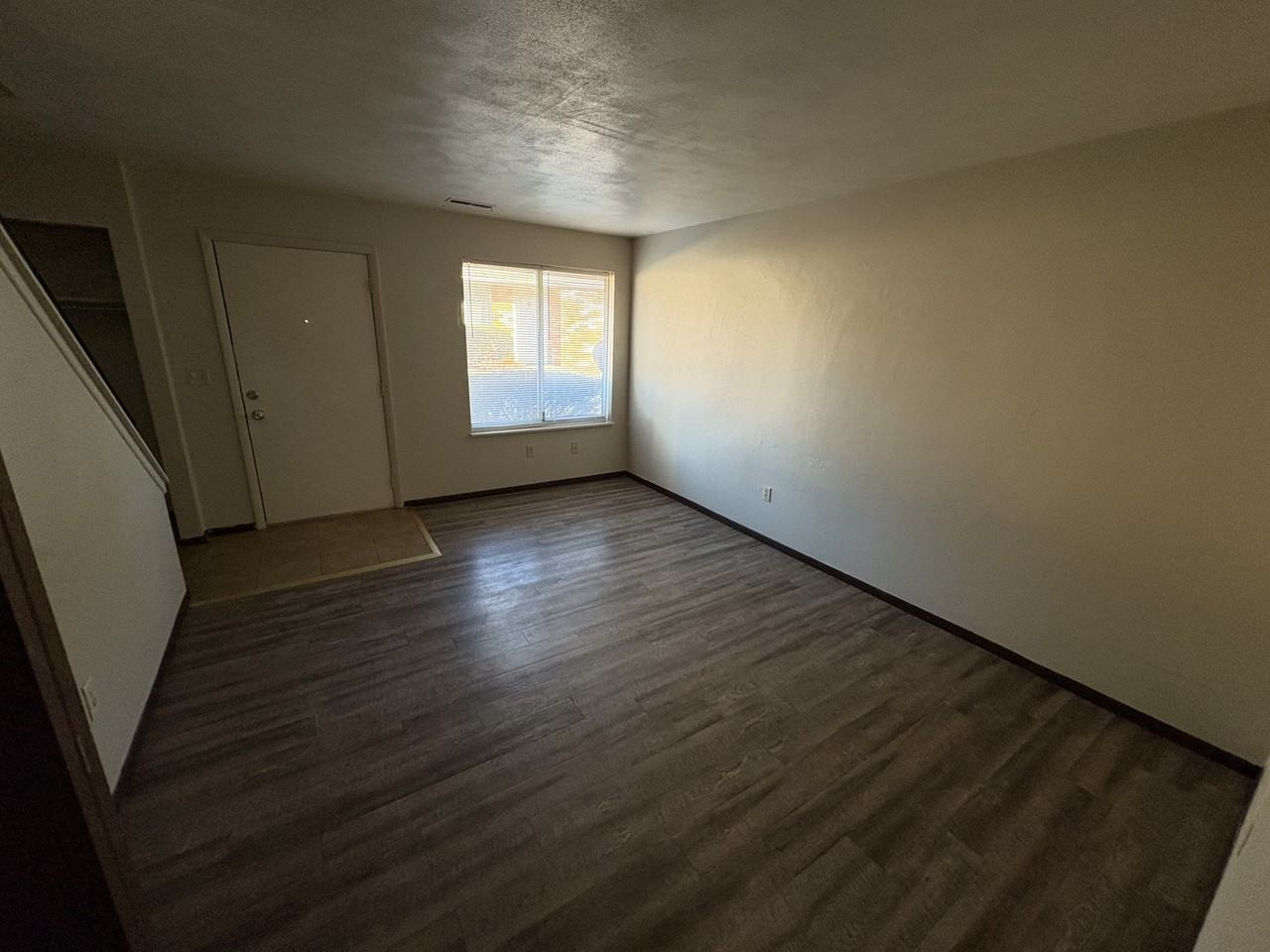 3446 West Richwoods Boulevard - Photo 2 of 15