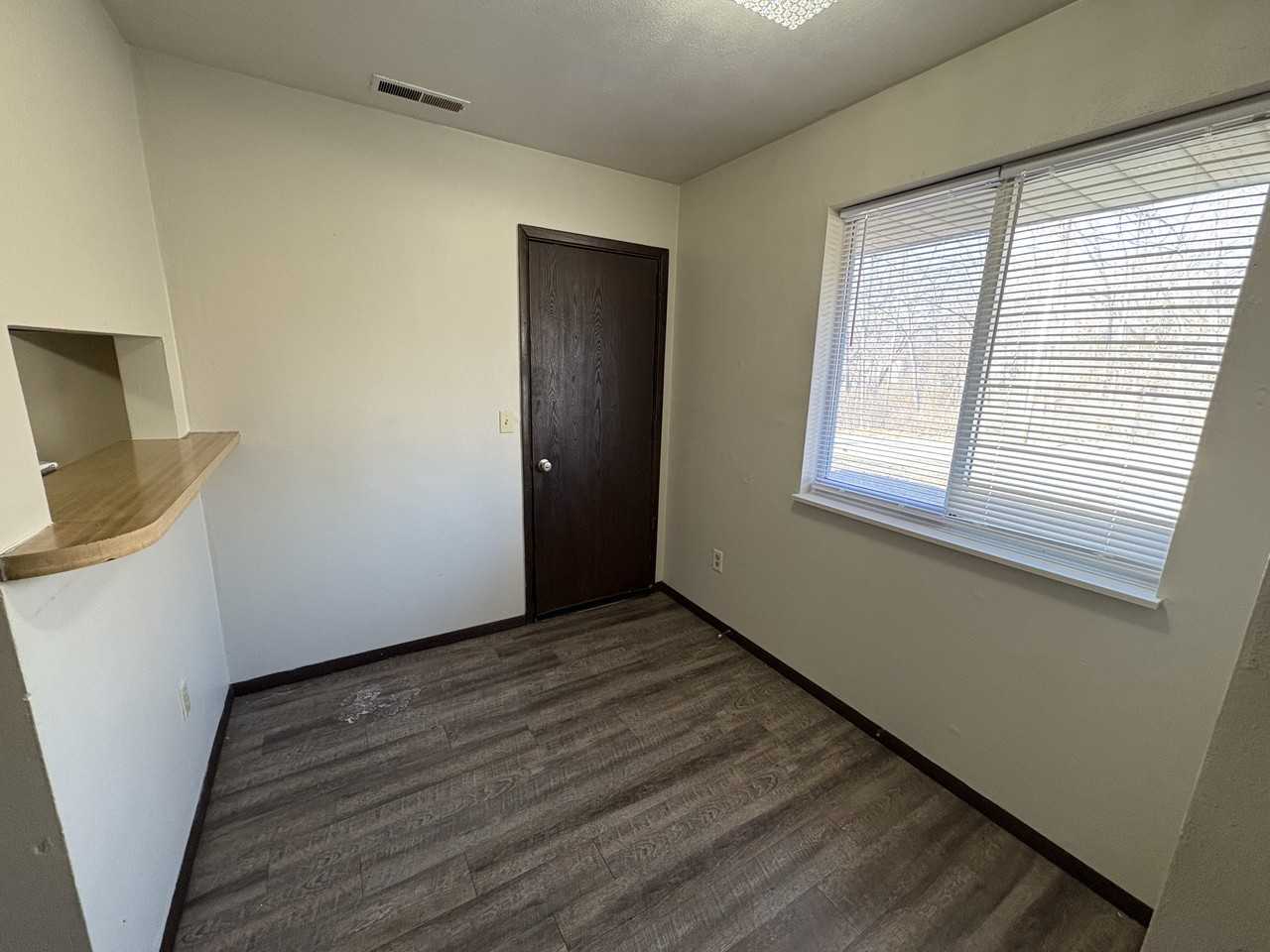 3446 West Richwoods Boulevard - Photo 5 of 15