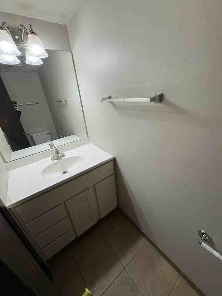 3446 West Richwoods Boulevard - Photo 7 of 15