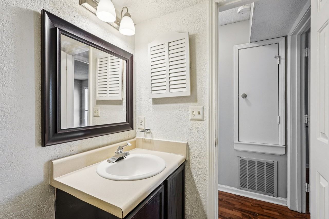 Sharonridge Apartments - Photo 2 of 38