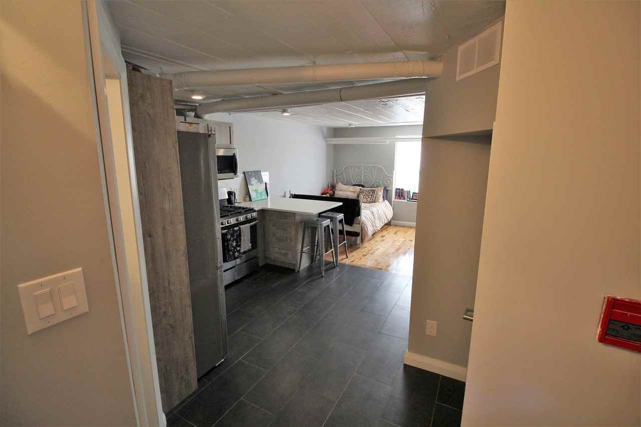 207 Charlotte Street - Photo 6 of 10