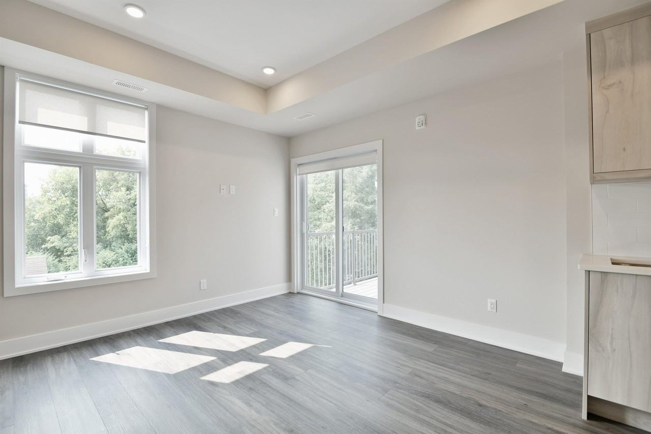 16 Champagne Avenue South - Photo 5 of 15