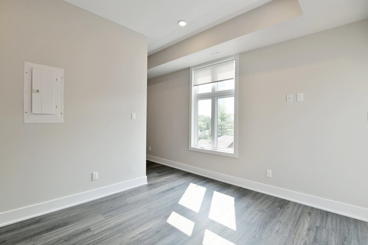 16 Champagne Avenue South - Photo 6 of 15