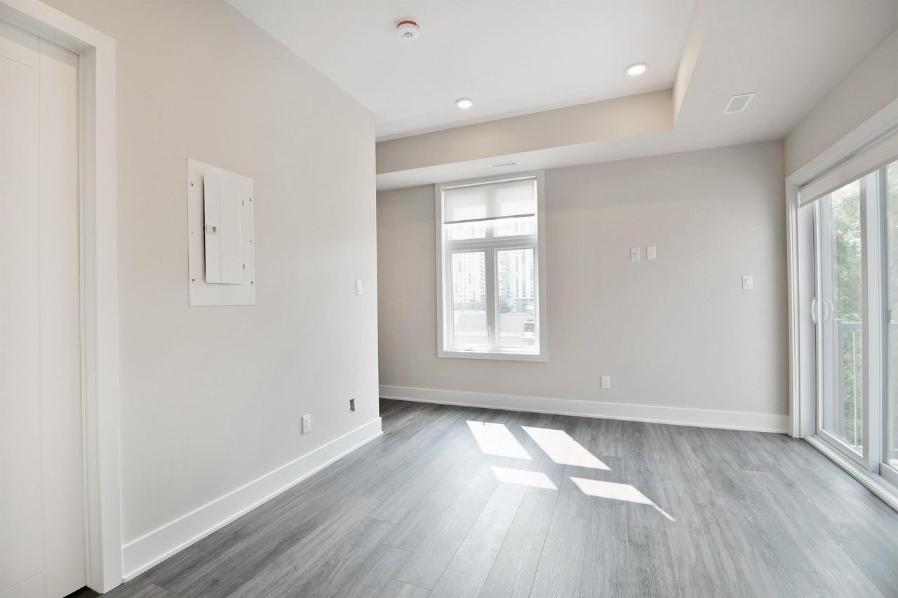 16 Champagne Avenue South - Photo 7 of 15