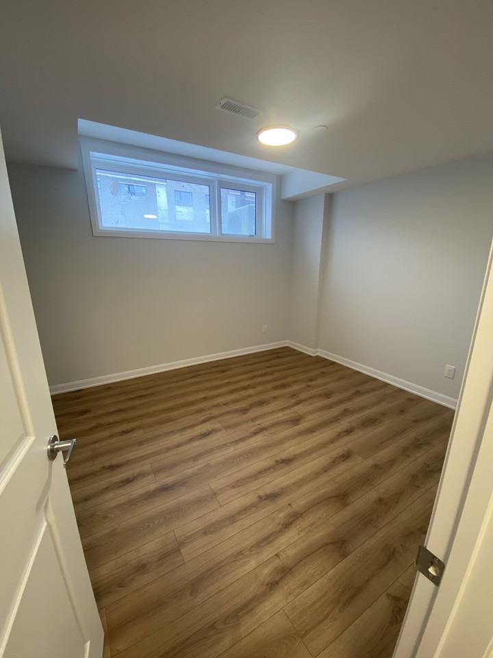 21-401 Glenroy Gilbert Drive - 21 - Photo 4 of 5