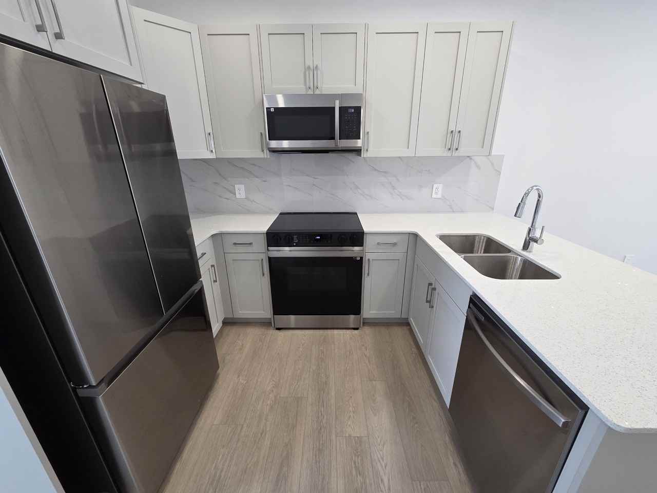 3648 213 St Main & Garage - Photo 2 of 14