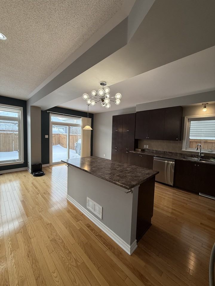 516 Carina Crescent - 1 - Photo 2 of 28