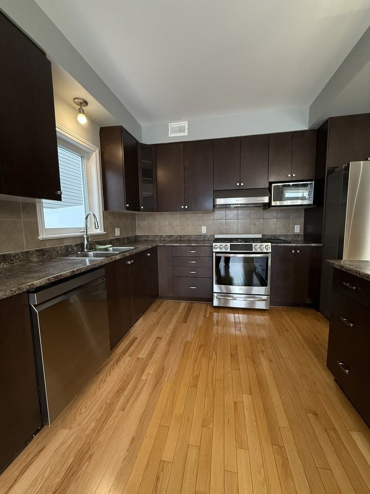 516 Carina Crescent - 1 - Photo 3 of 28