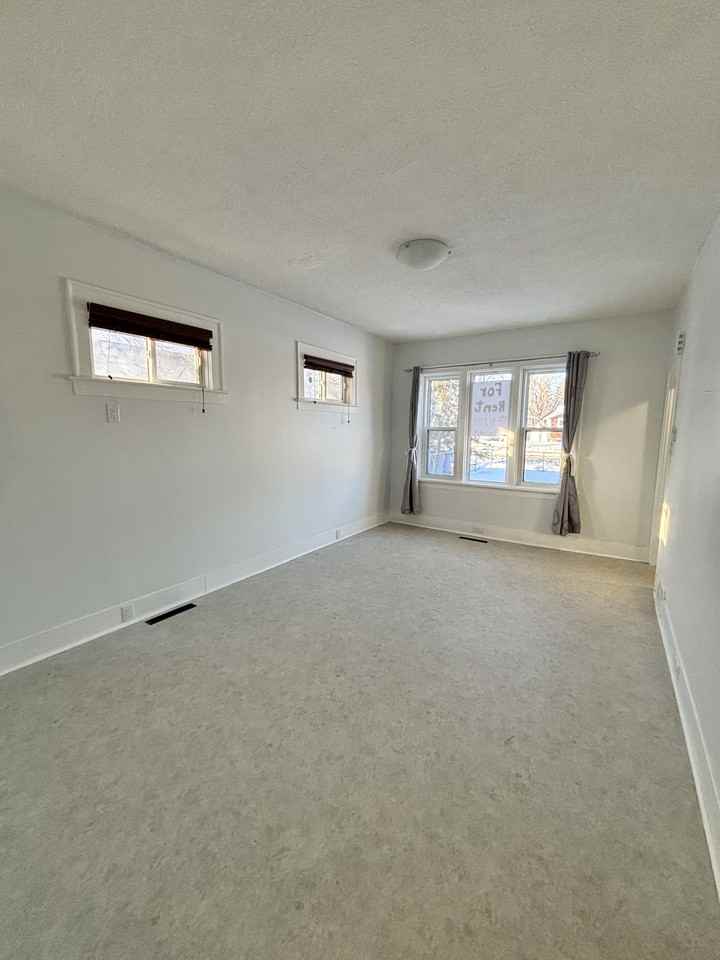 78 St Vital Rd - Photo 4 of 35