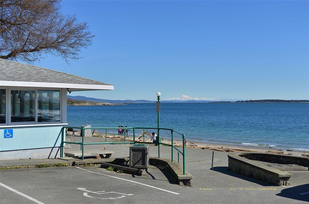 2314 Windsor Rd - Photo 2 of 50