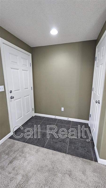 9302 W Caelen Ave - Photo 4 of 23