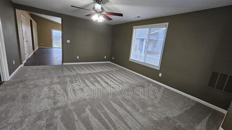 9302 W Caelen Ave - Photo 5 of 23