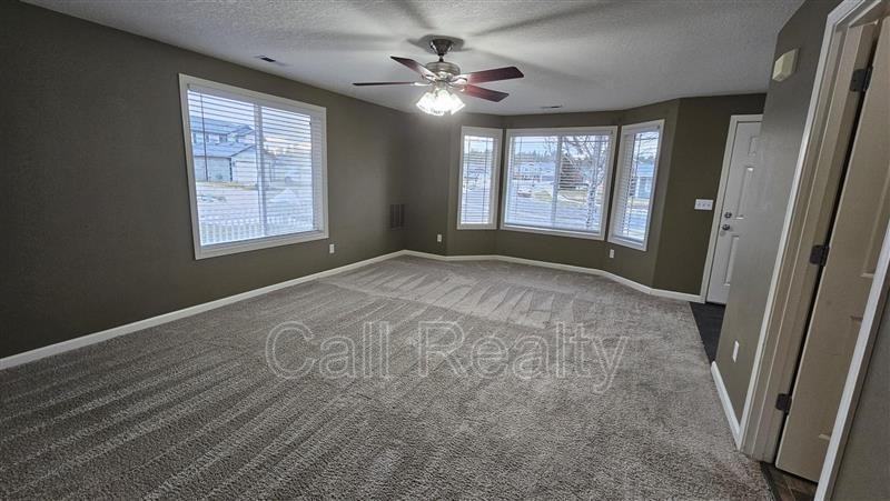 9302 W Caelen Ave - Photo 6 of 23