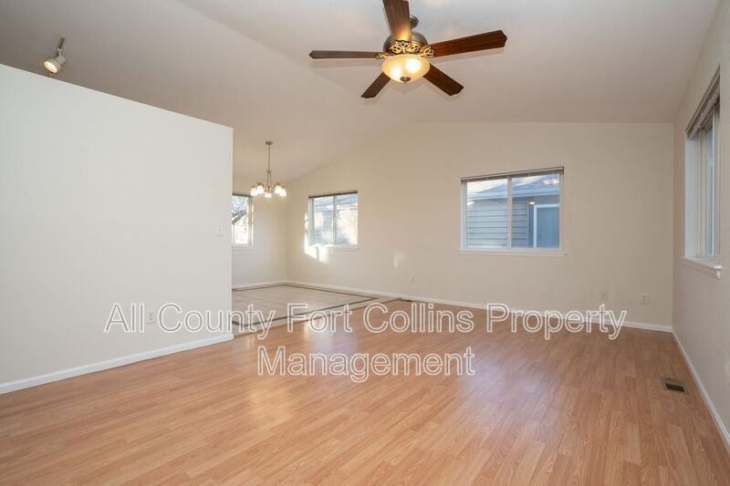 2450 Emerald St - Photo 5 of 19