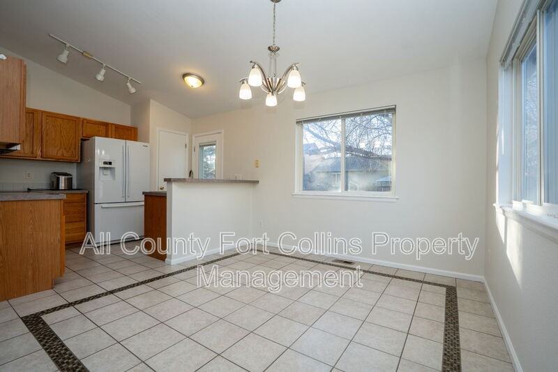 2450 Emerald St - Photo 7 of 19