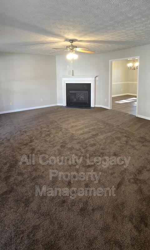 605 Castlebrooke Dr - Photo 2 of 10