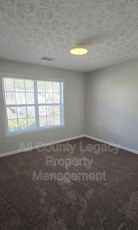 605 Castlebrooke Dr - Photo 7 of 10