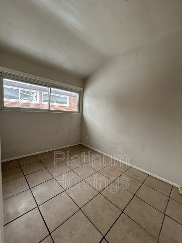 1055 Neville Ave - Photo 3 of 13