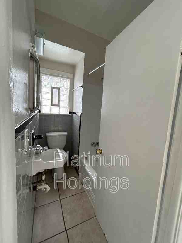 1055 Neville Ave - Photo 4 of 13