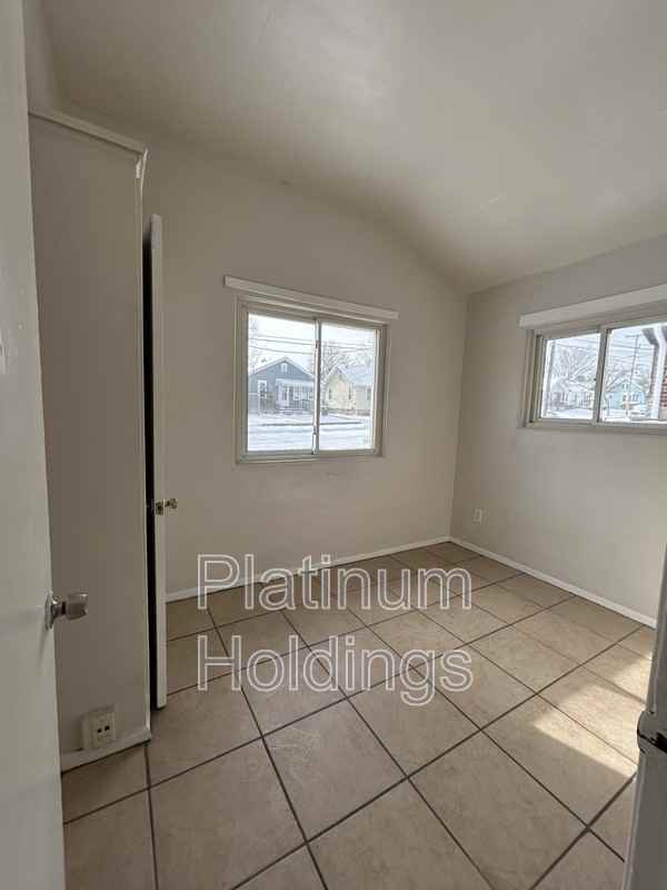 1055 Neville Ave - Photo 5 of 13