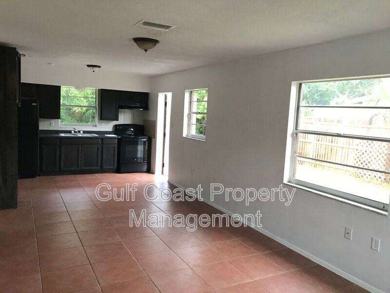 807 60th Ave W - Photo 3 of 7