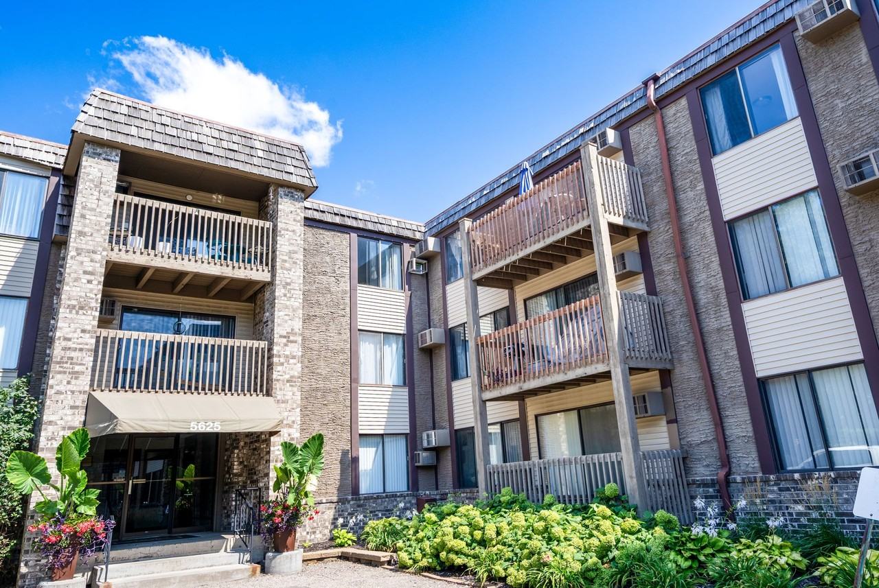 Xerxes Manor Apartments - Photo 6 of 22