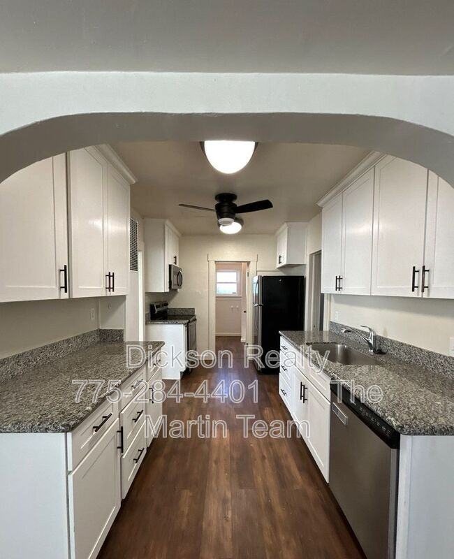 512 C St - Photo 3 of 25