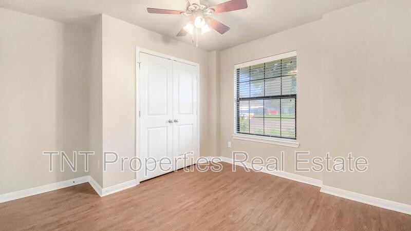 3906 Pawnee Creek Ct - Photo 5 of 11