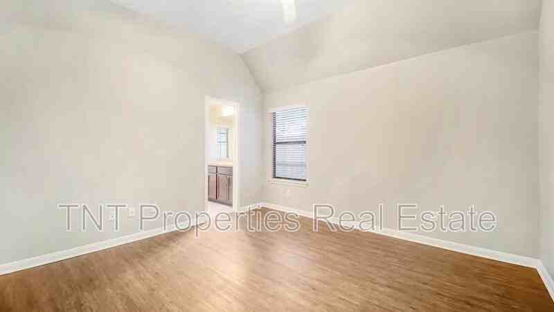 3906 Pawnee Creek Ct - Photo 6 of 11