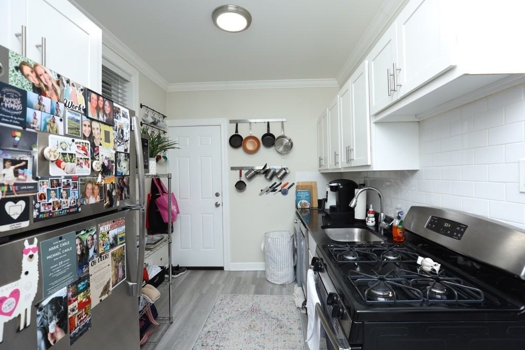 648 W Roscoe St #2S - Photo 3 of 21