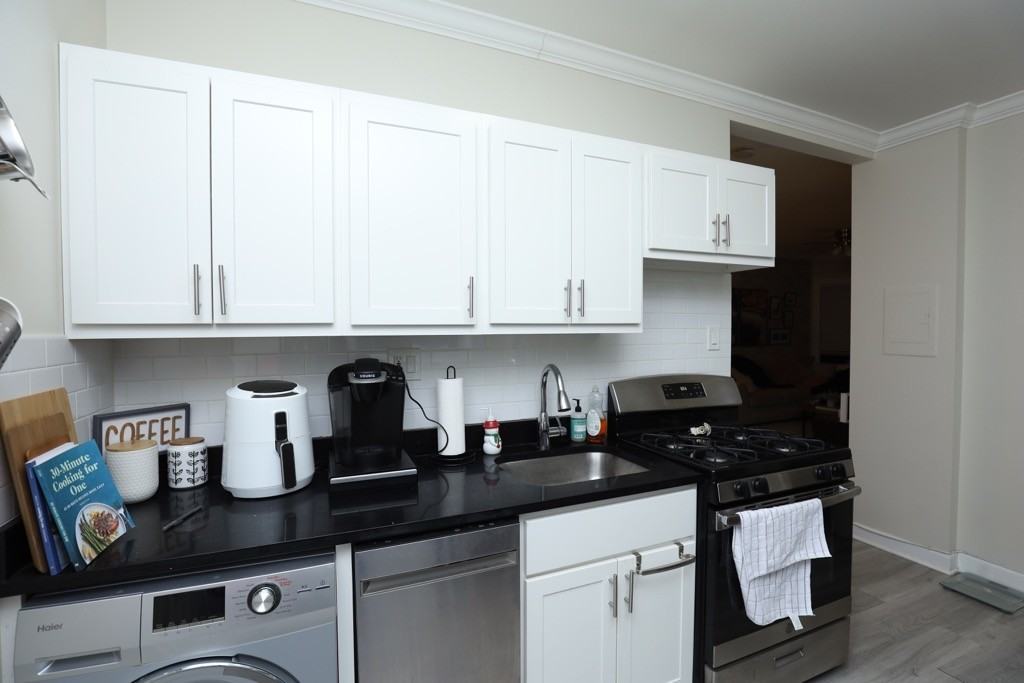 648 W Roscoe St #2S - Photo 4 of 21