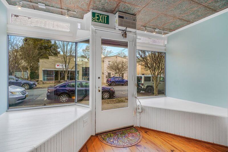 1109 Caroline St - Photo 3 of 38