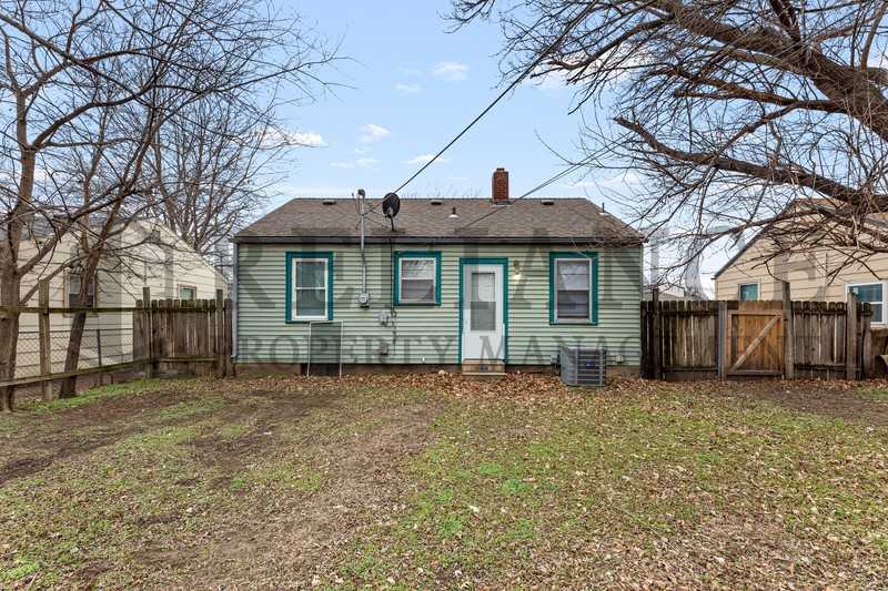 1912 N Hood St - Photo 3 of 13