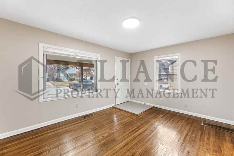 1912 N Hood St - Photo 5 of 13